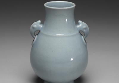 图片[3]-Zun vessel with two animal-shaped handles. Porcelain, celadon glaze. Qing dynasty, Yongzheng reign (1722-1735)-China Archive